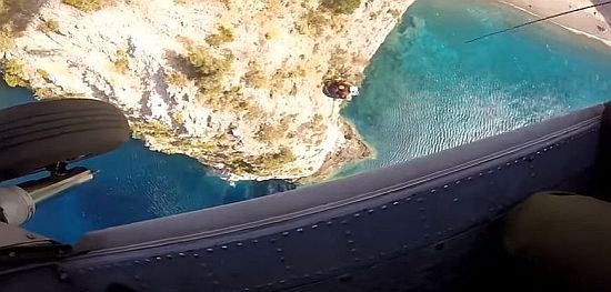 Δείτε την κινηματογραφική διάσωση εγκλωβισμένων με ελικόπτερο του Πολεμικού Ναυτικού (βίντεο)